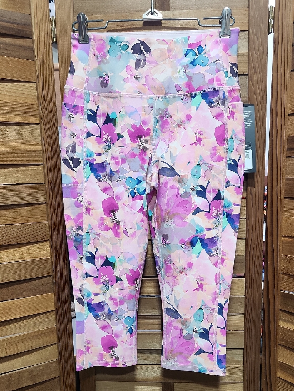 Skechers Pink Multi Floral Capri Leggings Women M Athletic Nylon GoFlex